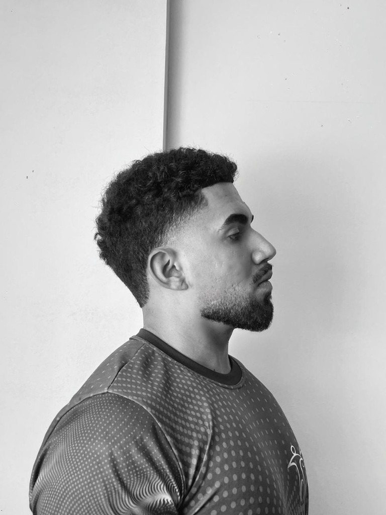 Corte cacheado texturizado